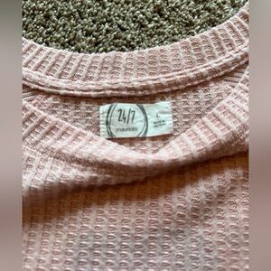 Maurice’s 24/7 large pink waffle knit sweater, COZY! Lightweight and soft!